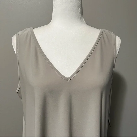 Sympli Color Block Reversible Angle Tank - Picture 6 of 12